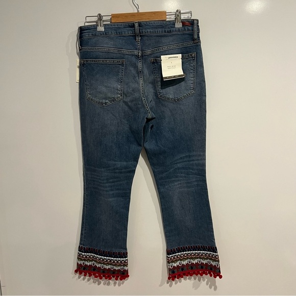 NWT Anthropologie Pilcro Mid Rise Bootcut Embroidered Pom Pom Jeans - Picture 6 of 11